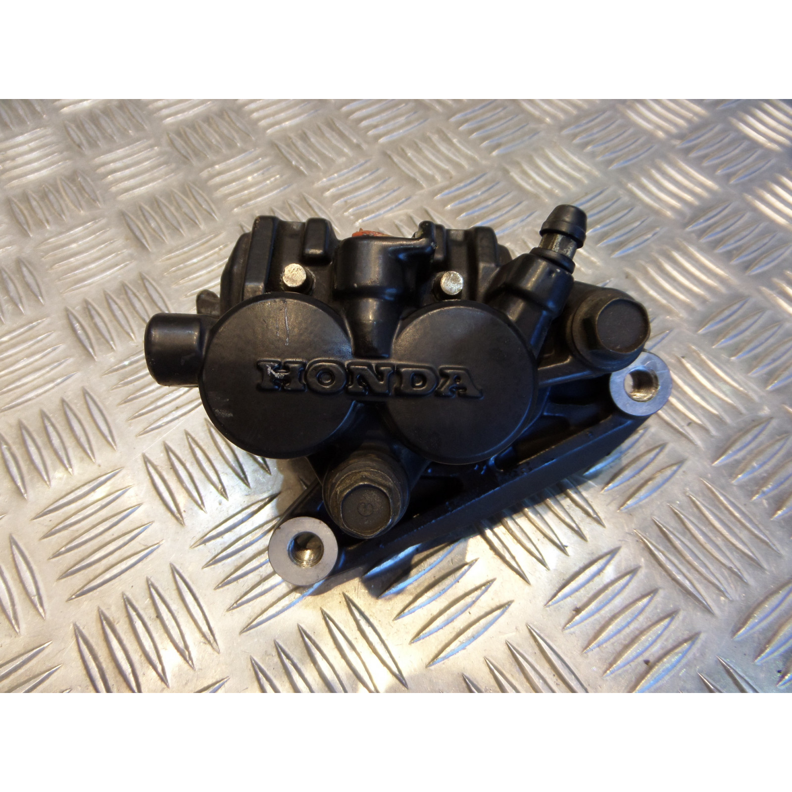 etrier de frein avant droit moto honda vf 700 c magna rc21