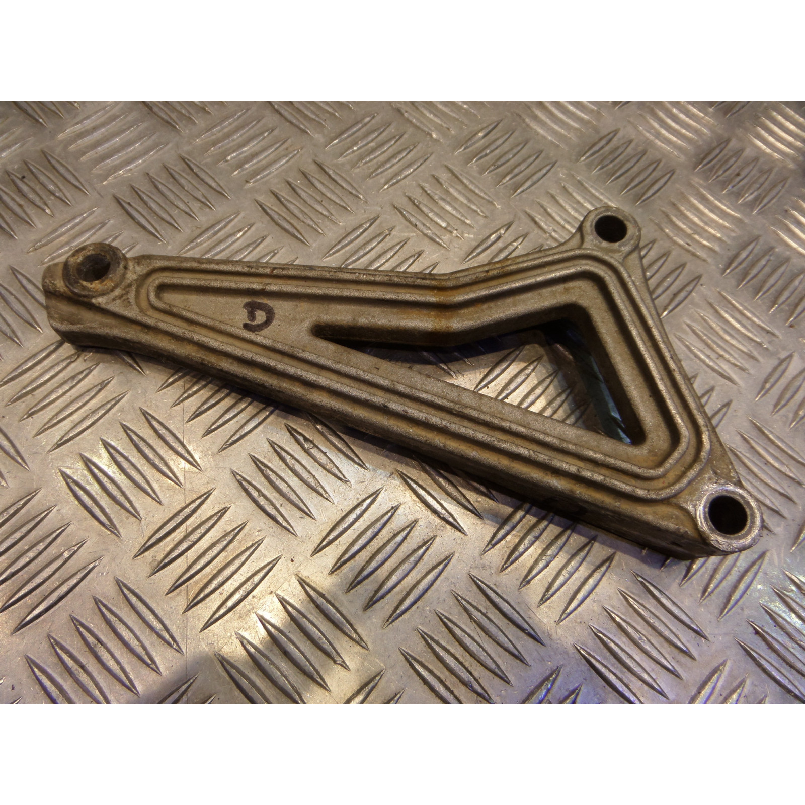 platine repose cale pied arriere droit moto guzzi 125 tt