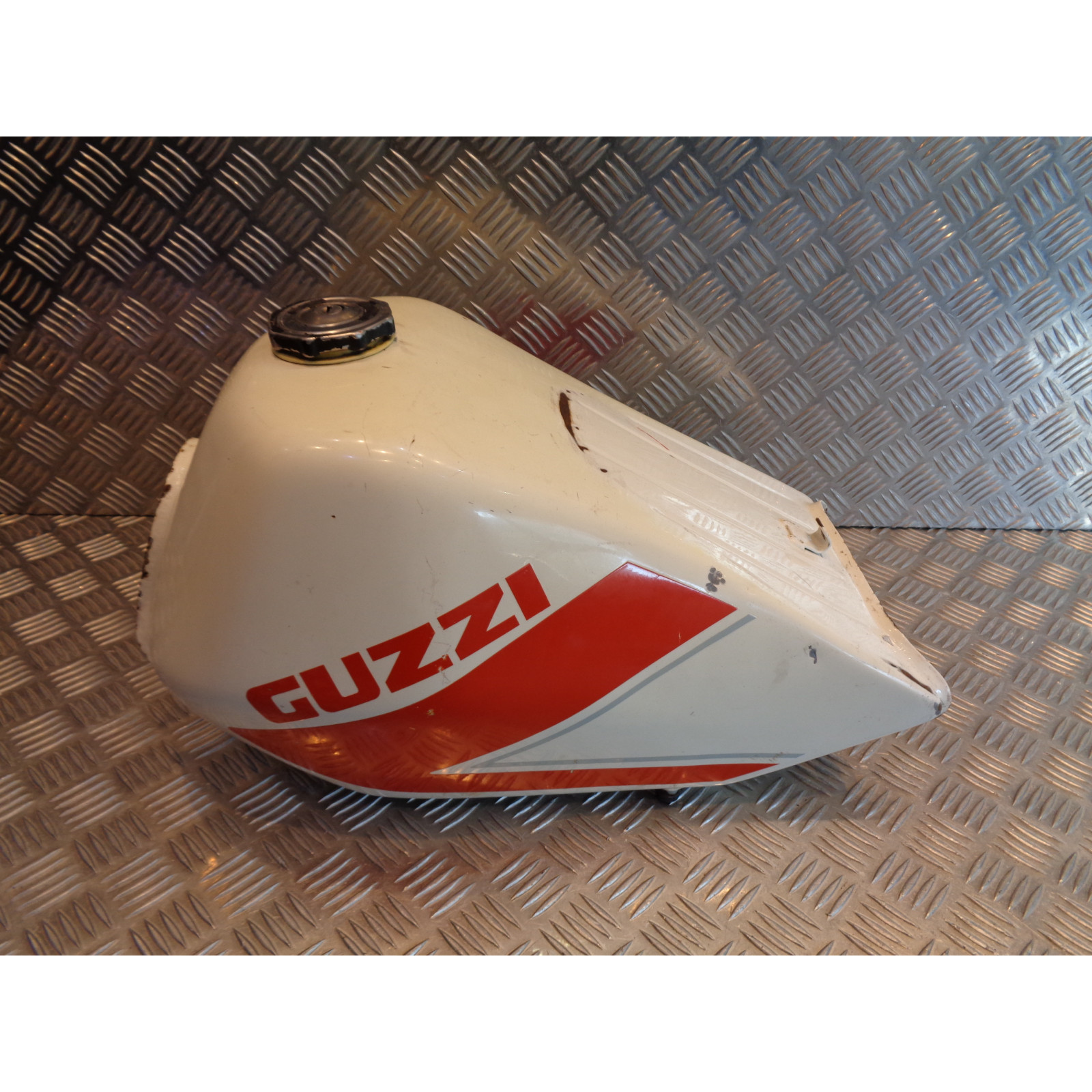 reservoir essence moto guzzi 125 tt