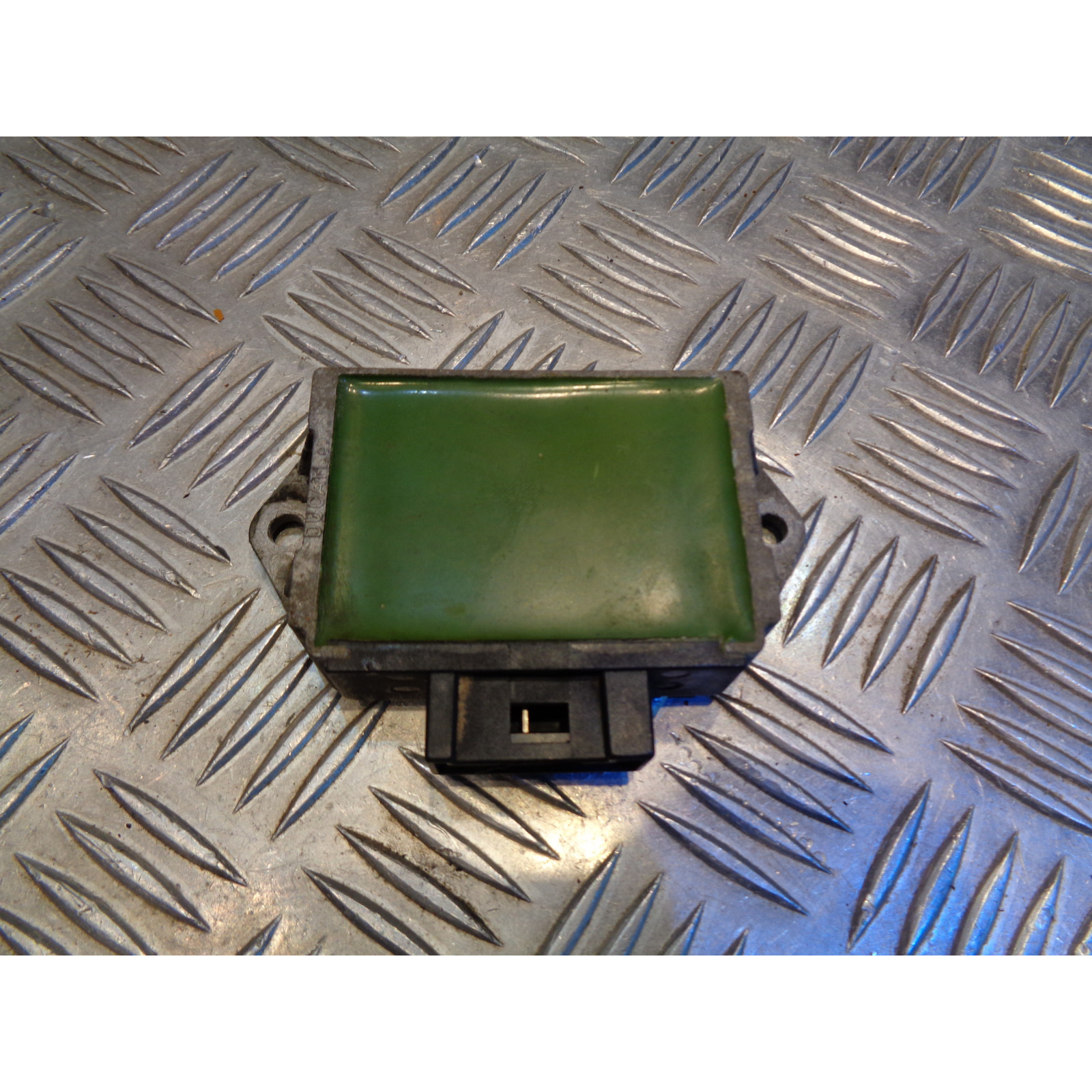 regulateur charge batterie scooter malaguti 125 madison