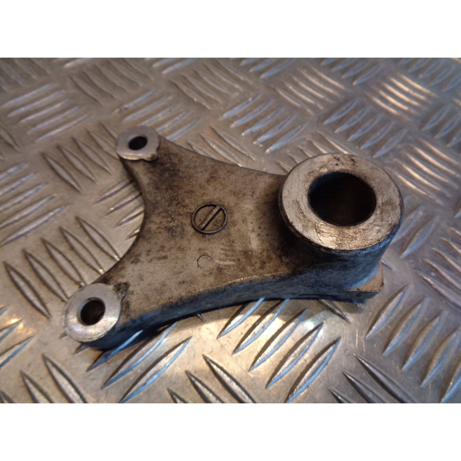 platine support etrier frein arriere moto suzuki gsf 600 bandit js1a8