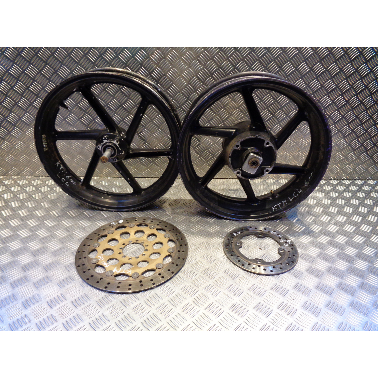 kit roue jante honda 17 x 3.50 et 4.50 supermotard moto ktm 600 lc4 type 580 er600lc4 1988 - 89