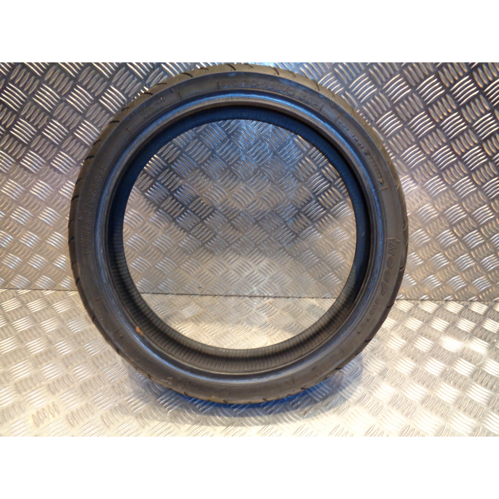 pneu moto bridgestone hoop b03 110 / 70 - 16 m/c 52p occasion