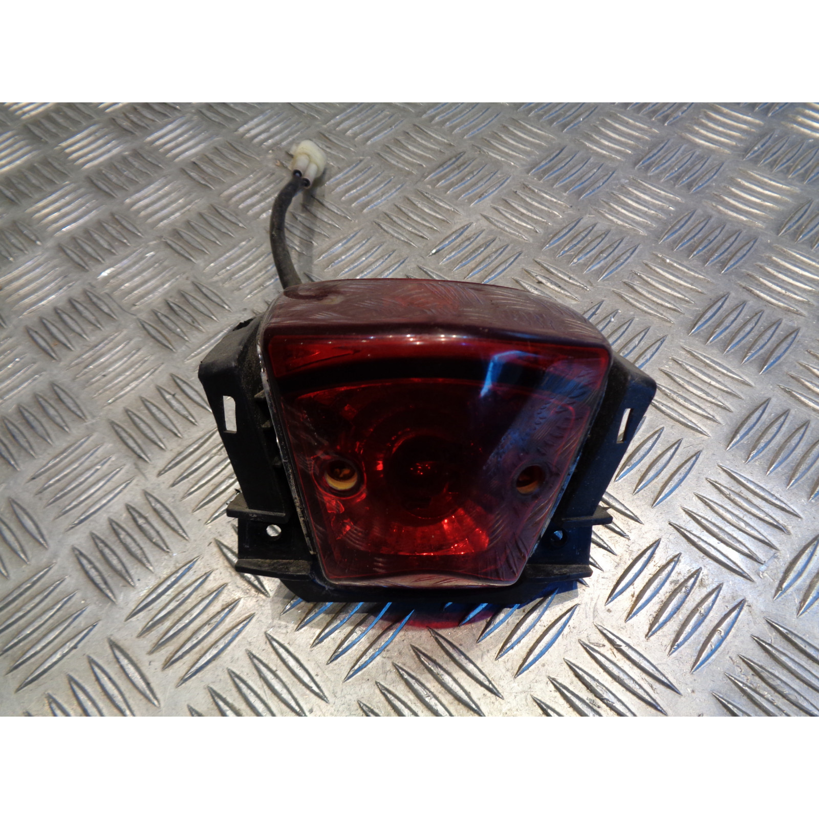 feu arriere scooter chinois generic 50 onyx 4 temps
