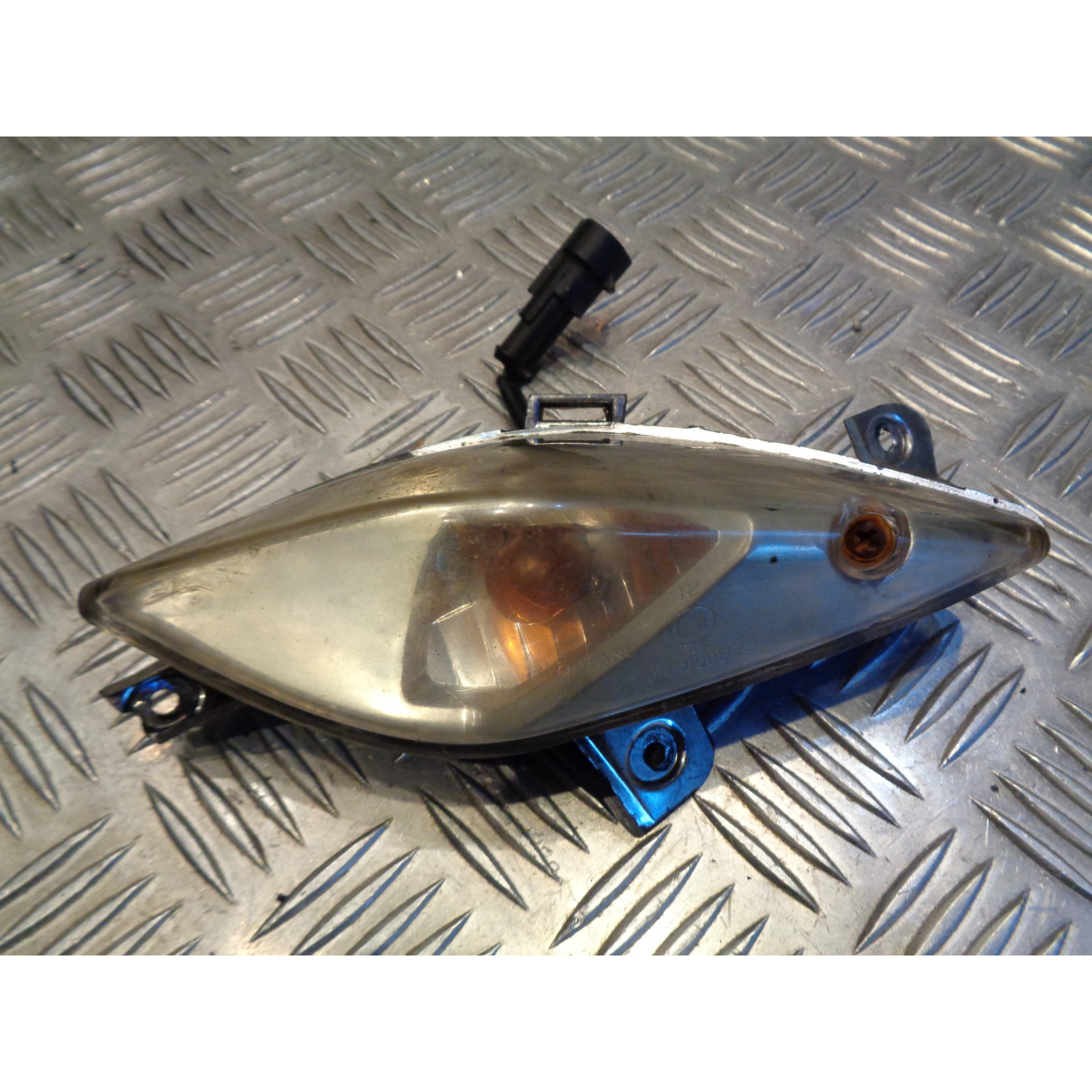 clignotant arriere gauche scooter chinois generic 50 onyx 4 temps ge137qmb-2b