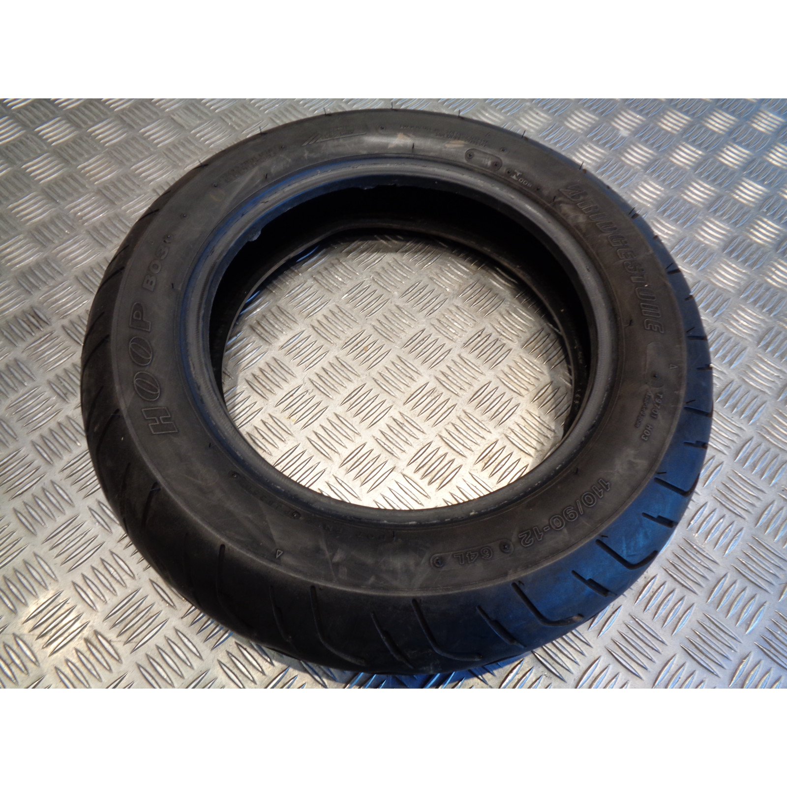 pneu scooter Bridgestone b03 hoop 110 / 90 - 12 64l occasion