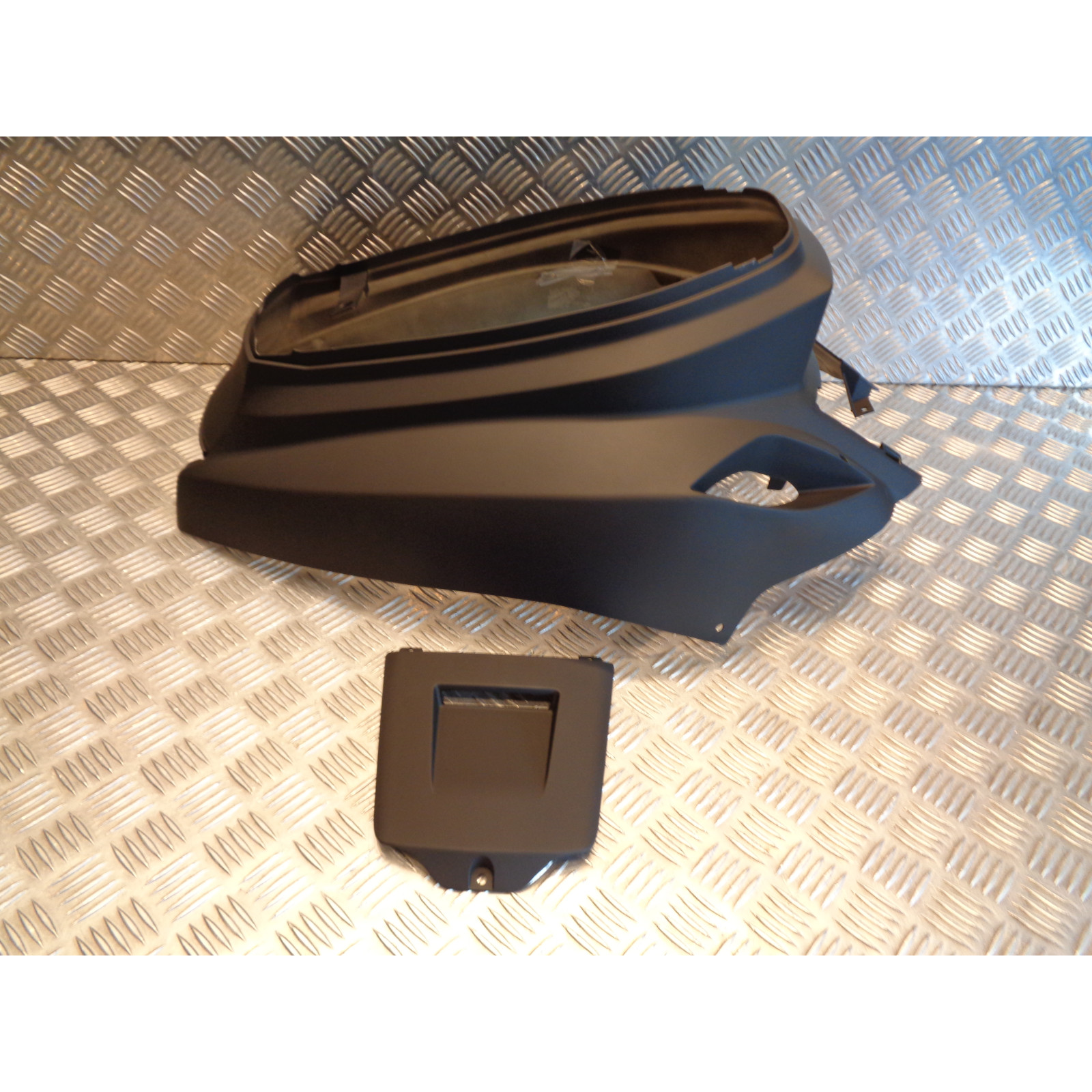 cache coque arriere + trappe replay design scooter mbk 50 booster apres 2004 noir Mat