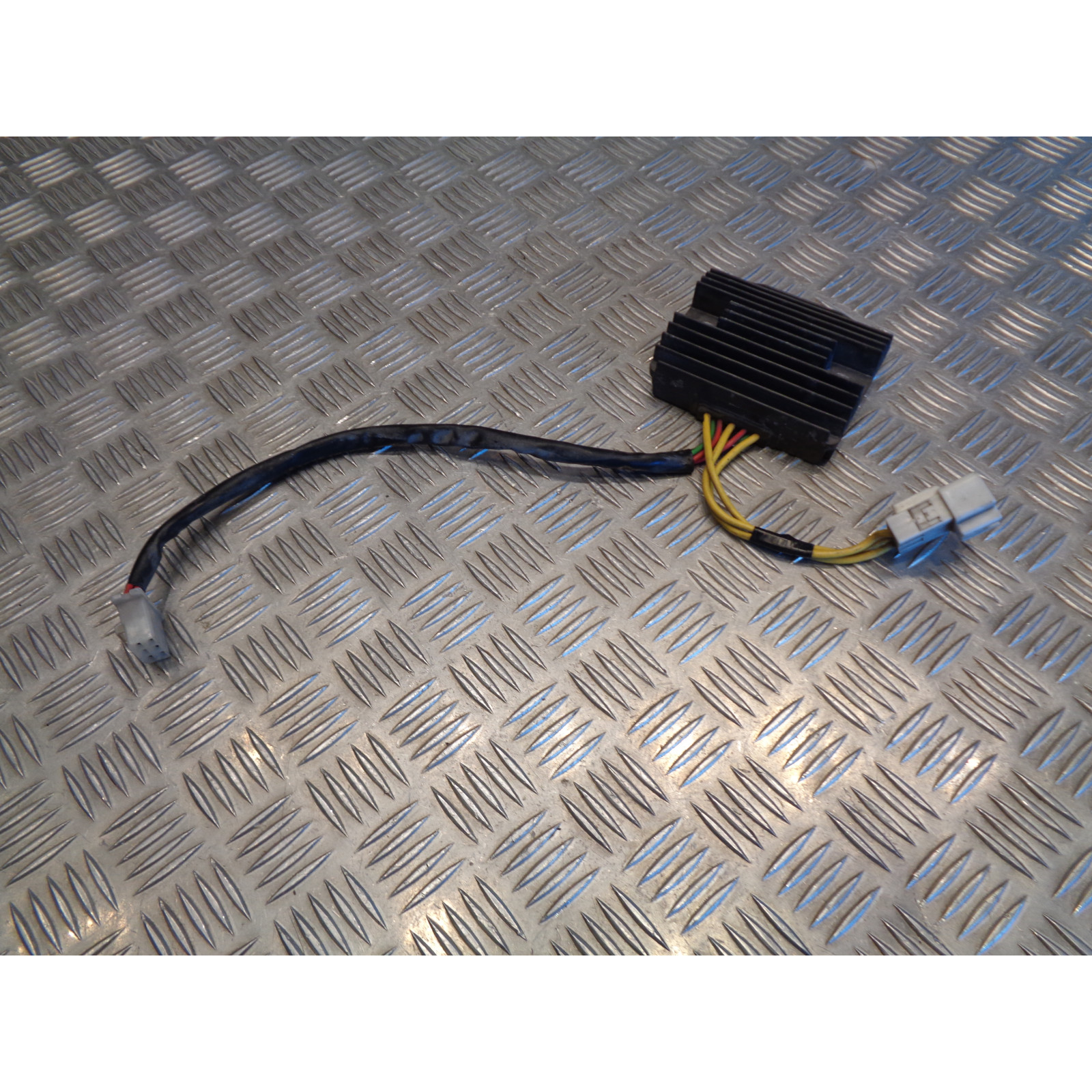 regulateur charge batterie scooter honda fjs 600 silverwing 2002