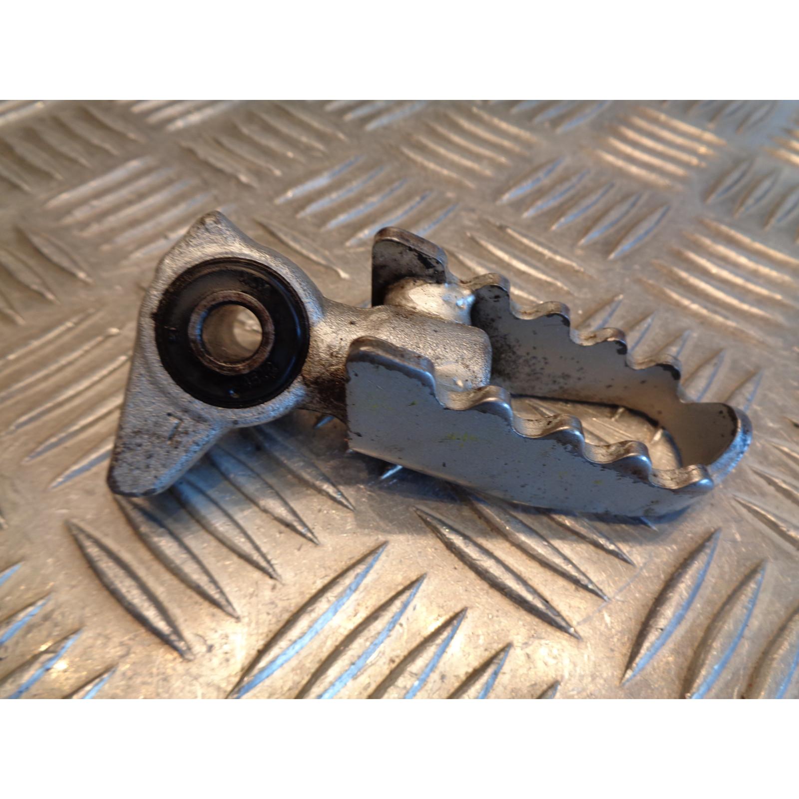 cale repose pied avant gauche moto kymco 125 stryker