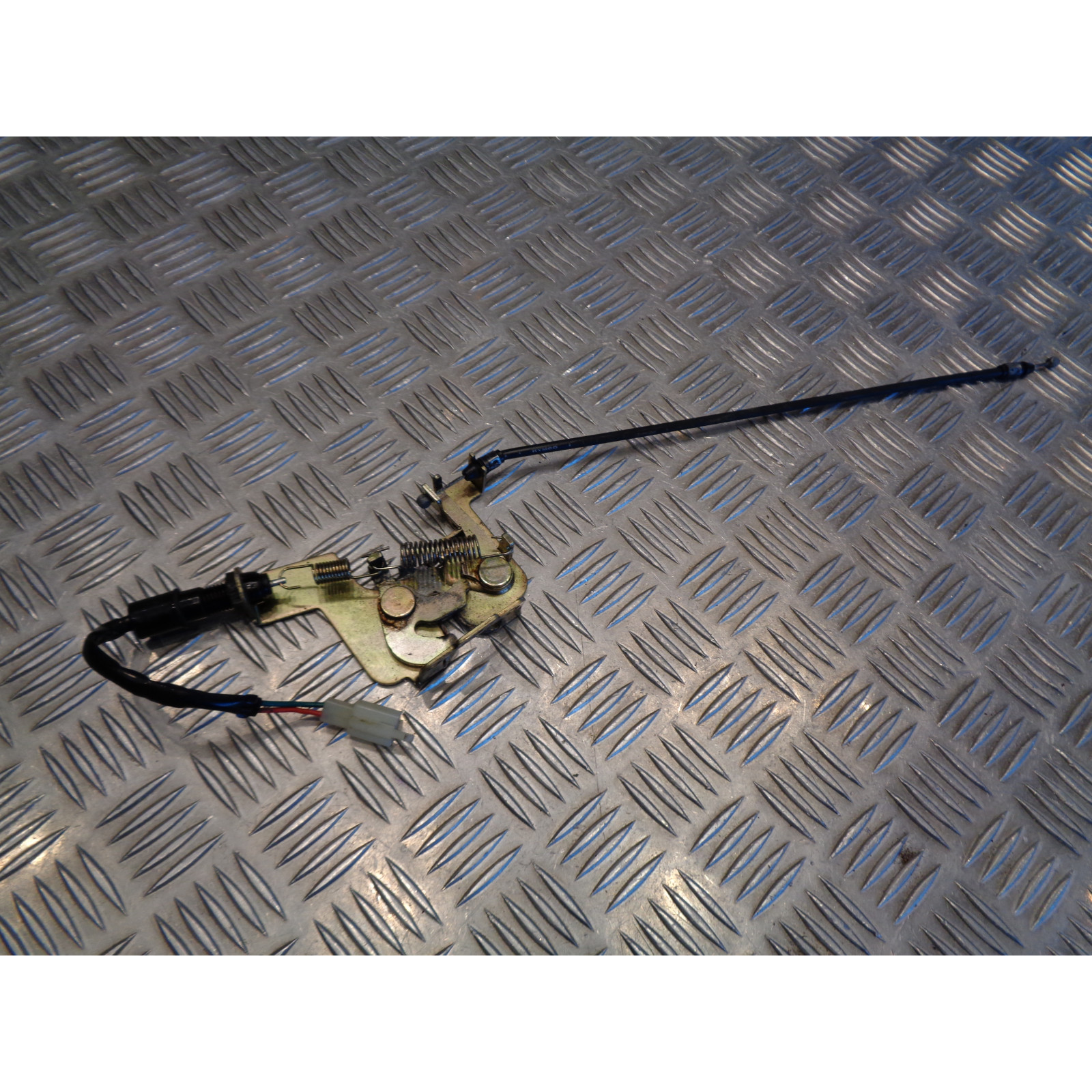 mecanisme verrouillage ouverture selle capteur contacteur scooter kymco 250 ego