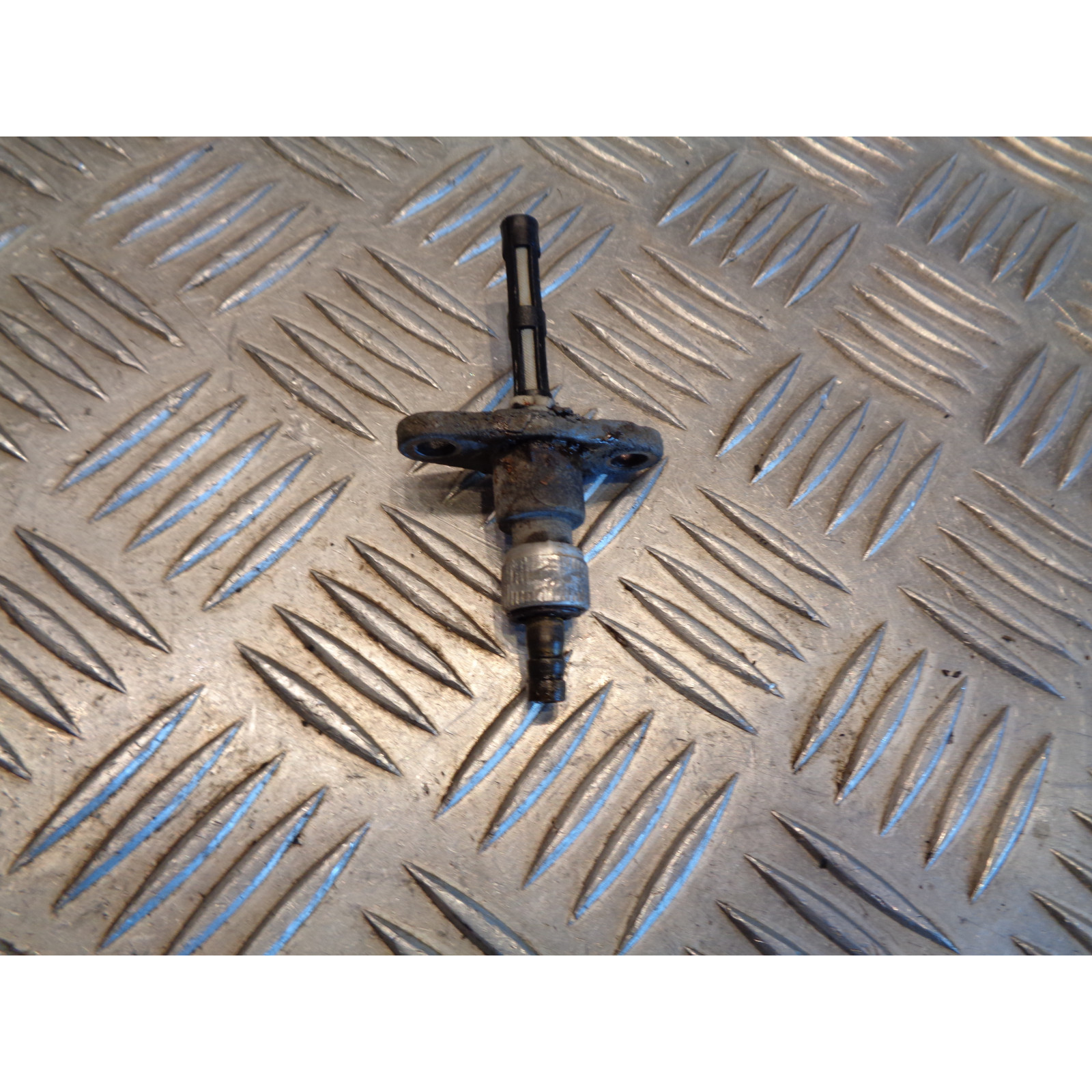 sortie essence reservoir moto aprilia 125 tuareg