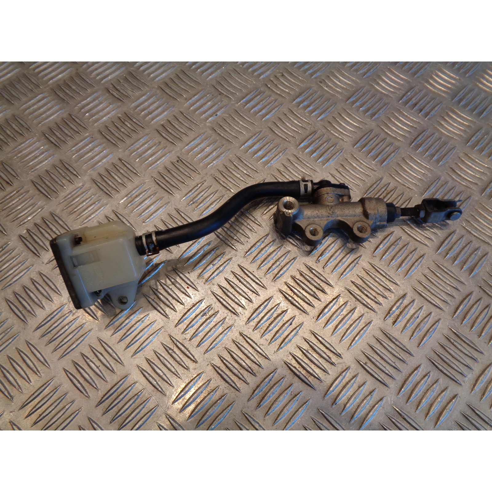 maitre cylindre frein arriere bocal moto suzuki gsf 600 bandit js1a8 2000 - 04