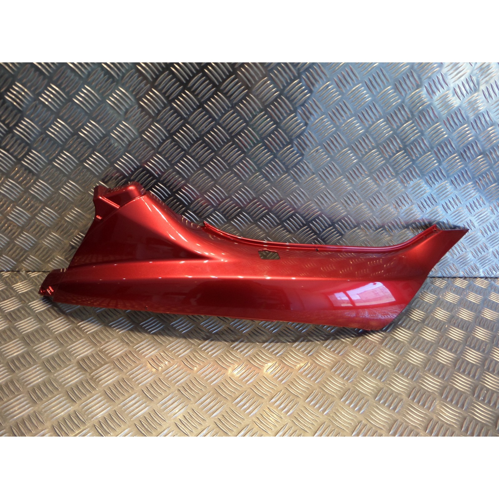 cache carrosserie aile laterale arriere droit 62444700rr scooter piaggio mp3 125 300 400 500
