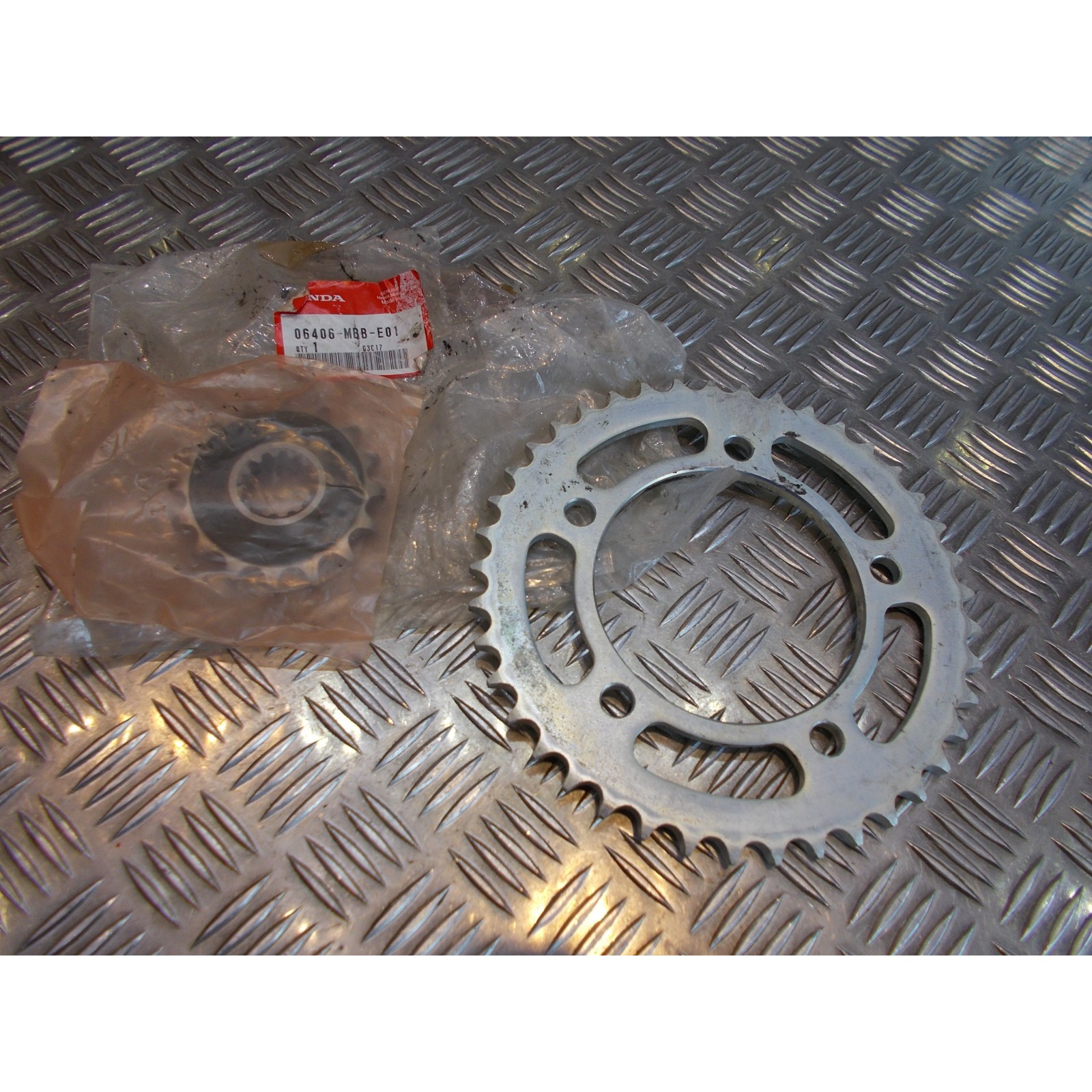 couronne + pignon transmission 06406-mbb-e01 moto honda vfr 1000 f 1998 - 2006