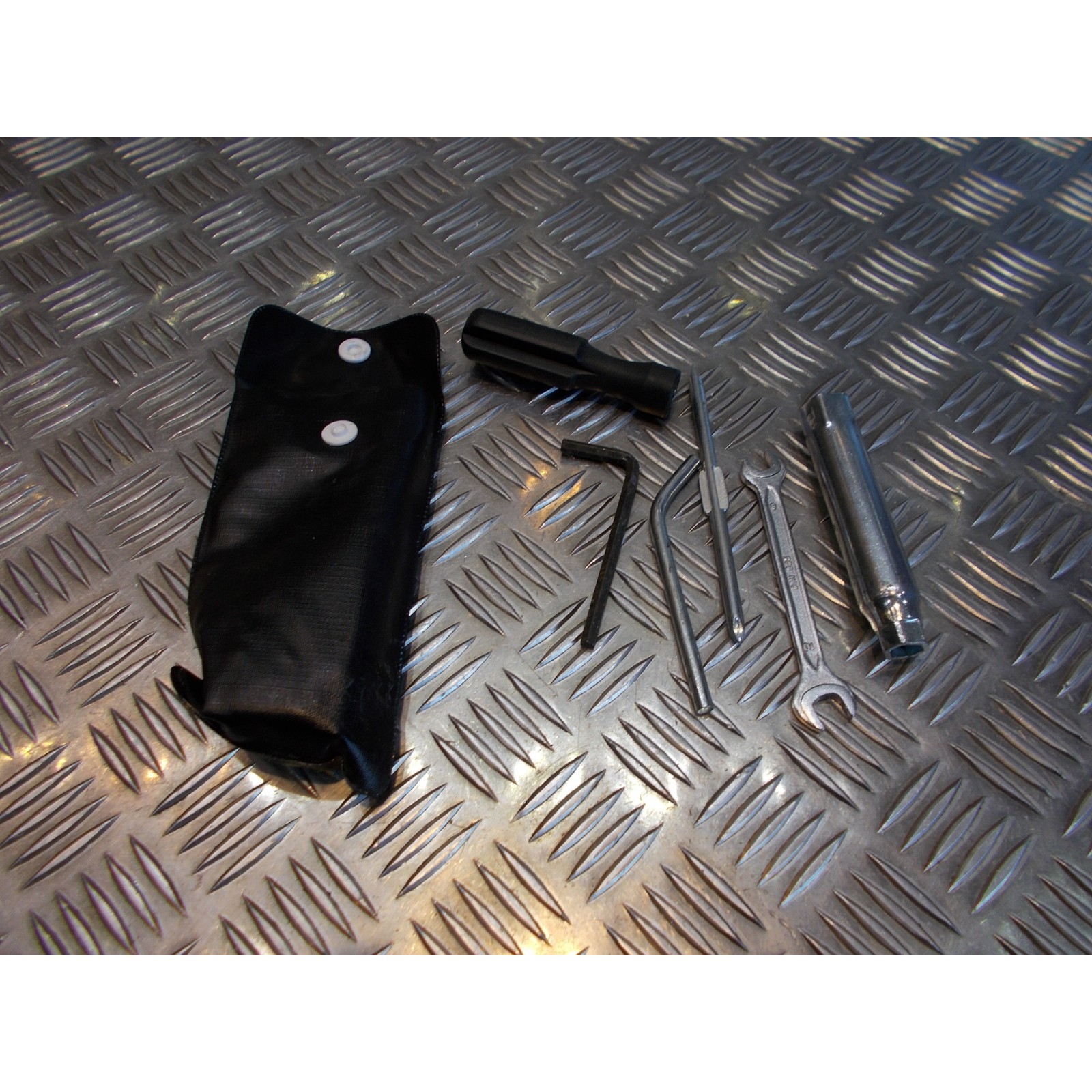 trousse boite outils scooter honda 125 dylan