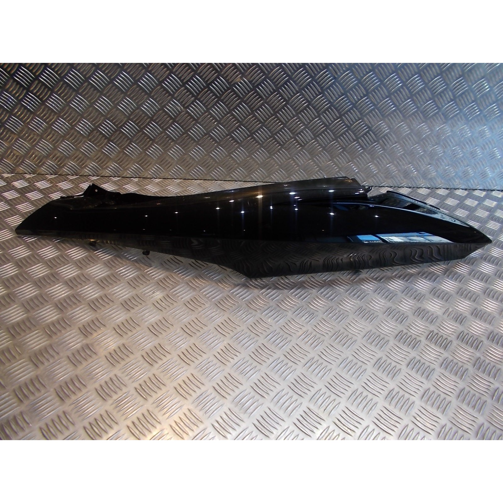 cache flanc lateral arriere gauche noir brillant scooter honda 125 pcx carrosserie