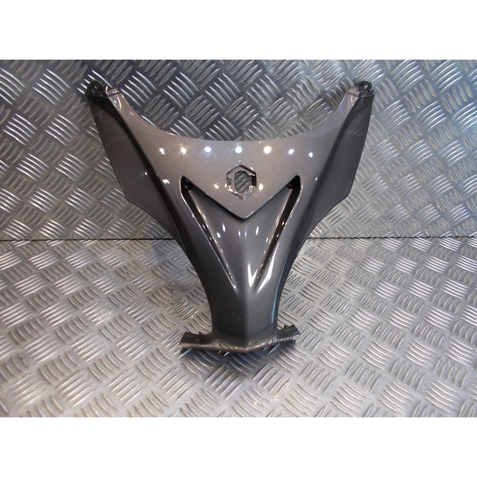 cache face avant superieur tablier scooter piaggio 125 250 500 x9 gris 62043100es carenage carrosserie