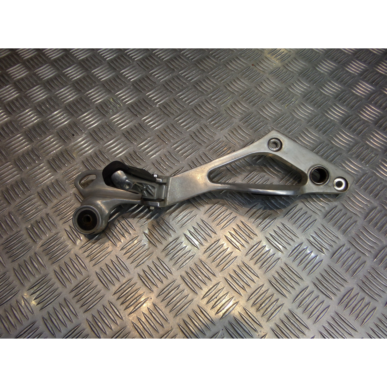 platine repose cale pied arriere droit moto yamaha 850 tdm 4tx