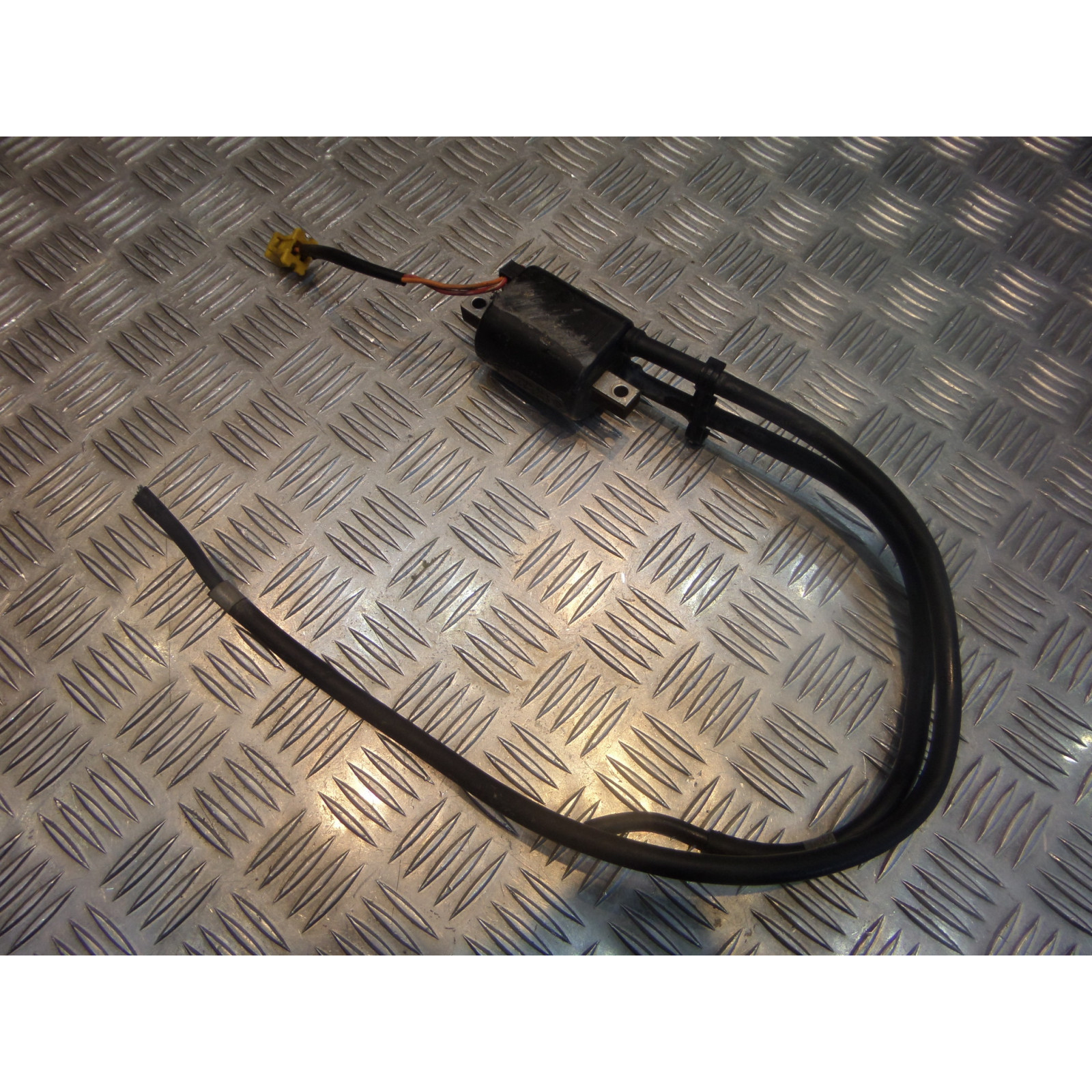 bobine haute tension ht allumage 1 / 4 moto Yamaha 1000 fzr 2le