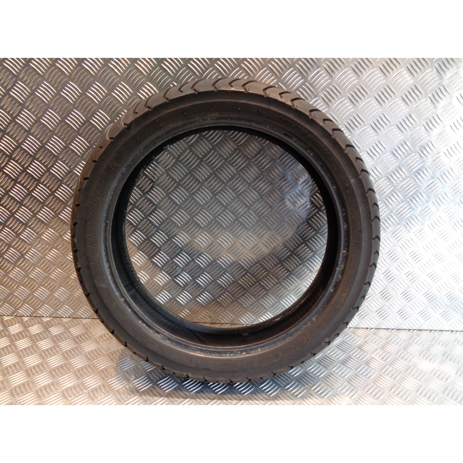 pneu moto Bridgestone battlax bt 45 r 140 / 70 - 18 m/c 67v occasion