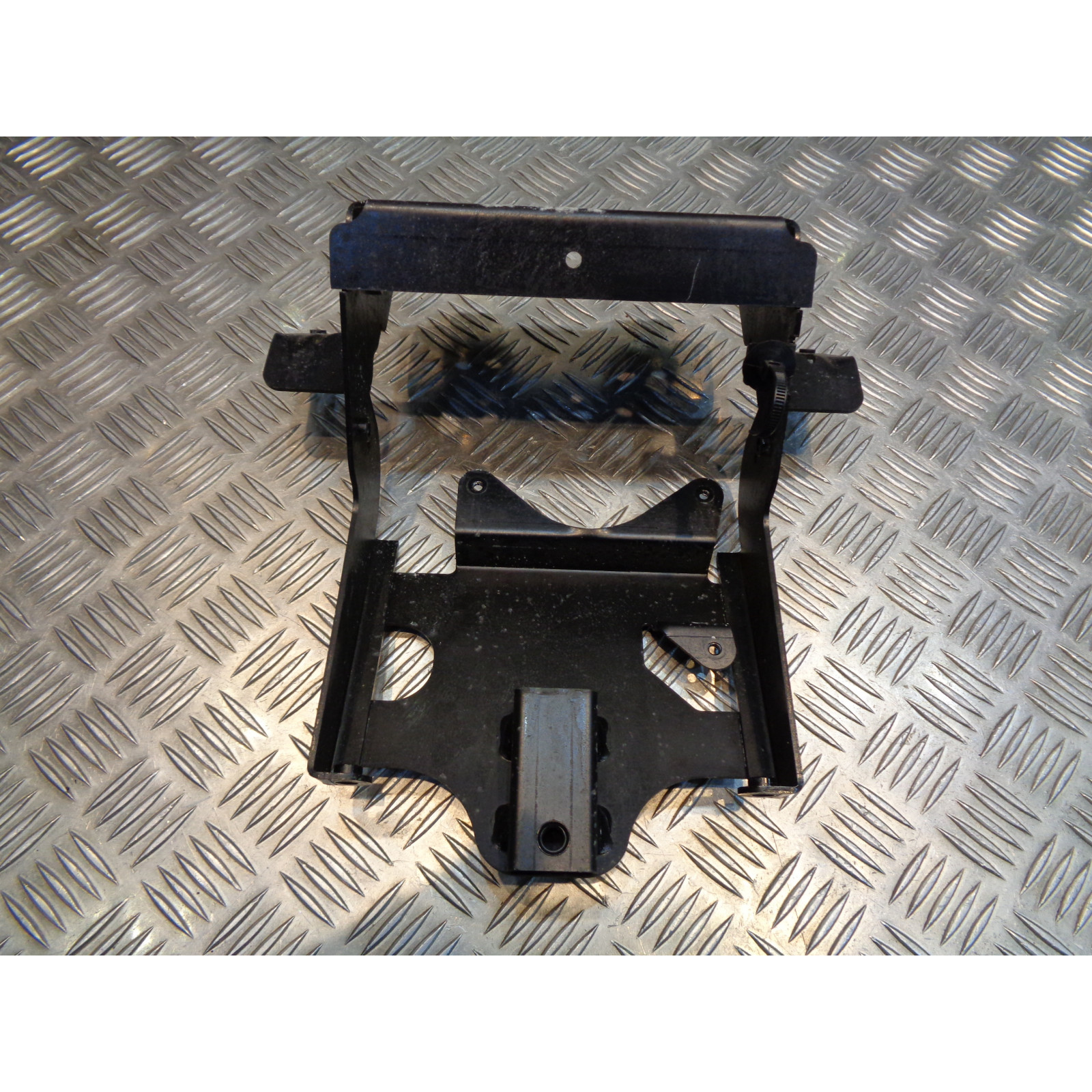 araignee support cache face avant tablier scooter peugeot 400 metropolis