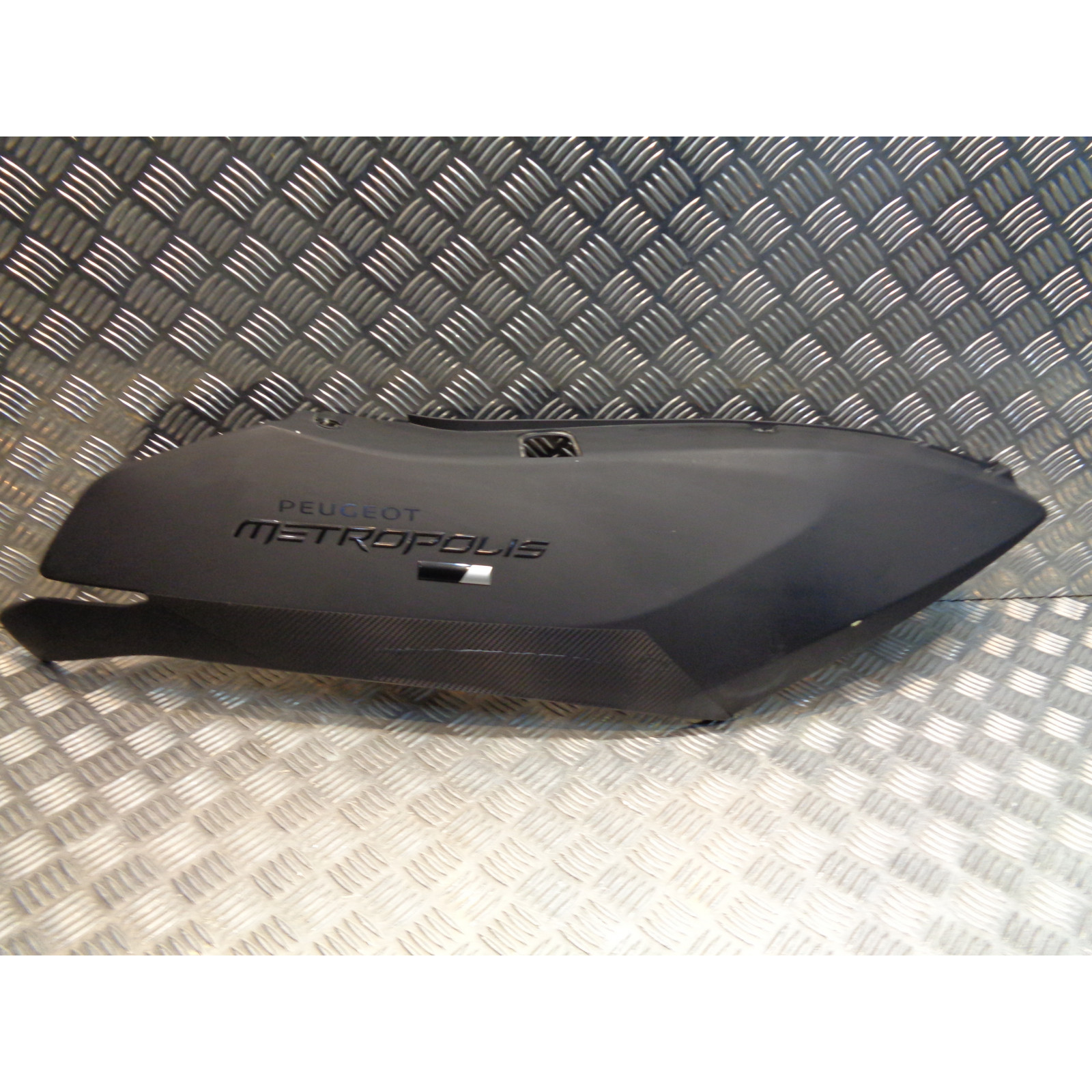 cache carenage carrosserie lateral droit 1178176500 scooter peugeot 400 metropolis