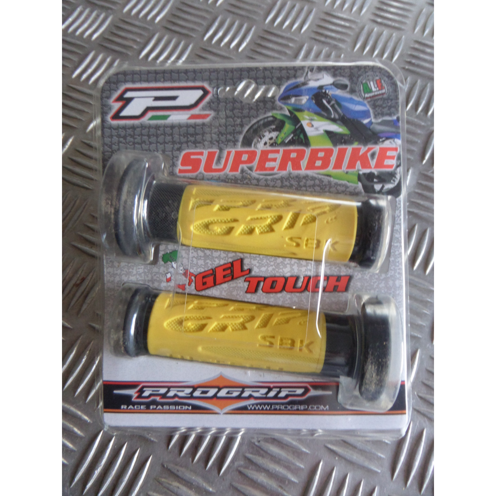 paire poignee revetement caoutchouc guidon 22 mm progrip 716 jaune et noir moto scooter quad 